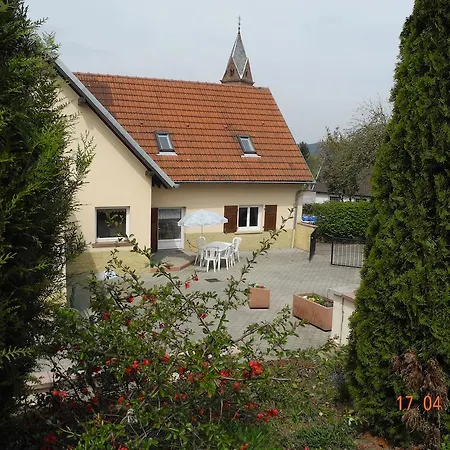 Au Pied Du Chateau